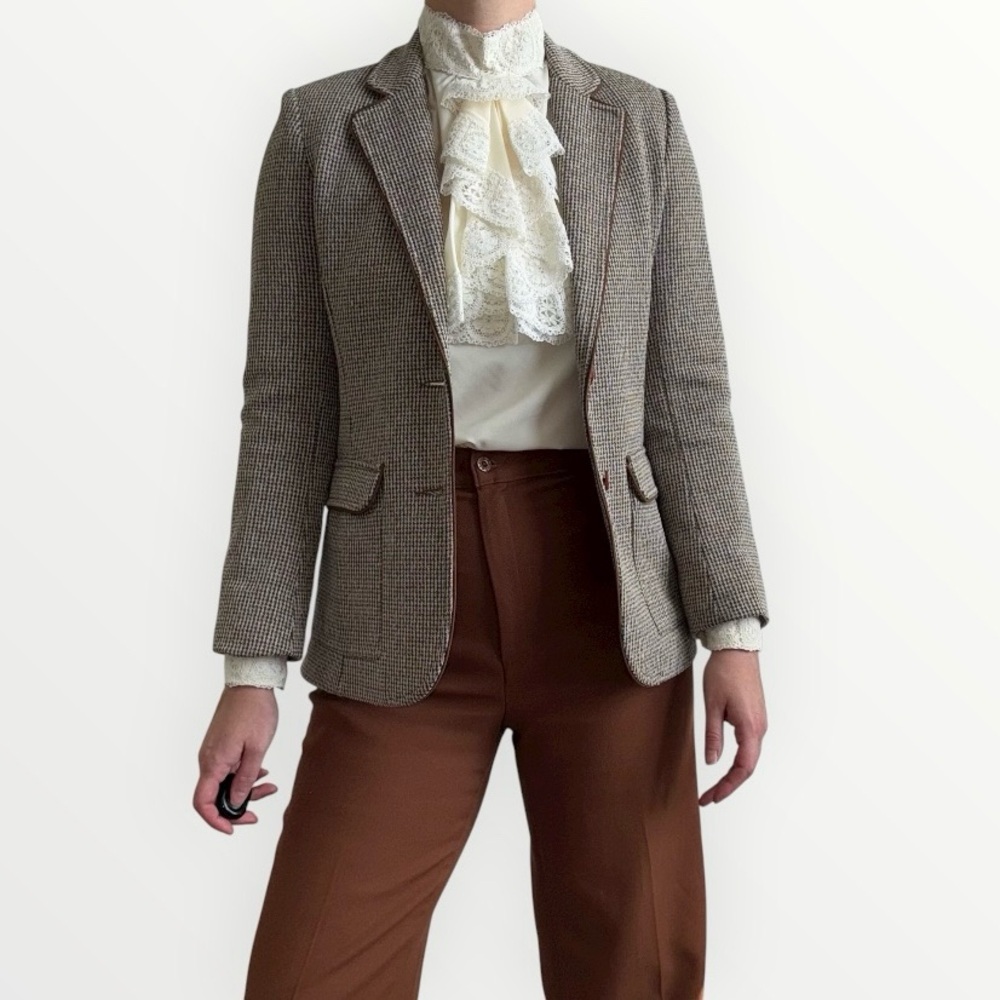 Vintage 70s Jantzen blazer, 2 buttons, double knit polyester, fully lined